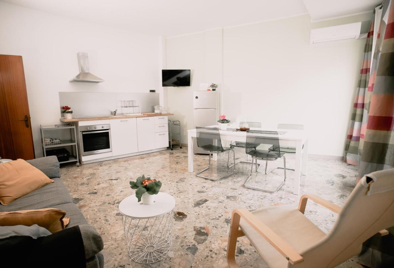 La Casa Di Adua Bed & Breakfast ปอร์โต ซันเตลปีดิโอ ภายนอก รูปภาพ